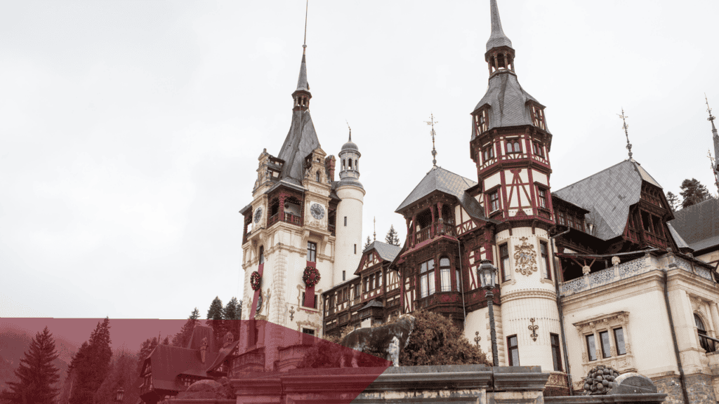 Schloss Peles, ein königliches Schloss in Rumänien mit Türmen und Verzierungen.
